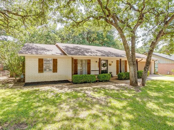 2814 Blackwood Drive, Arlington, TX 76013