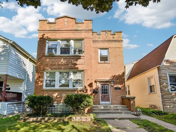 5212 N Ludlam Avenue , Chicago, IL 60630