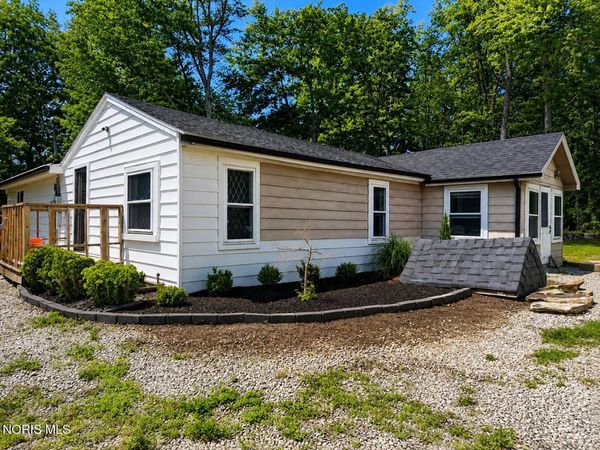 6143 Co Rd 1, Swanton, OH 43558