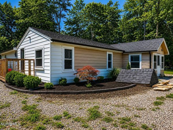 6143 Co Rd 1, Swanton, OH 43558