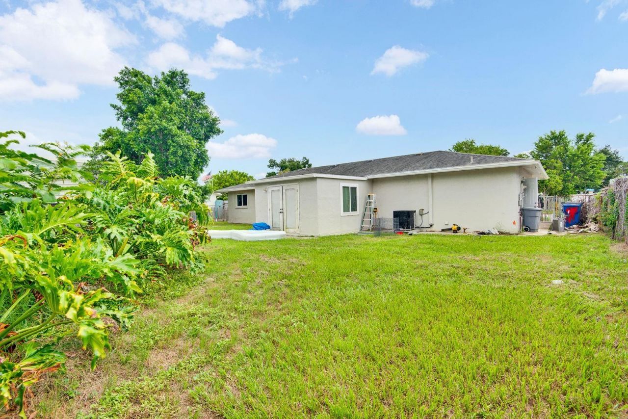 707 65th Avenue Drive W, Bradenton, FL 34207 Photo