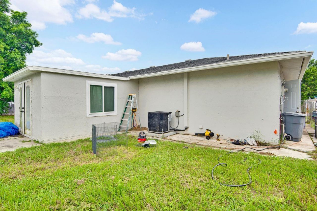 707 65th Avenue Drive W, Bradenton, FL 34207 Photo