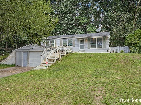 357 Mabel Street NW, Comstock Park, MI 49321