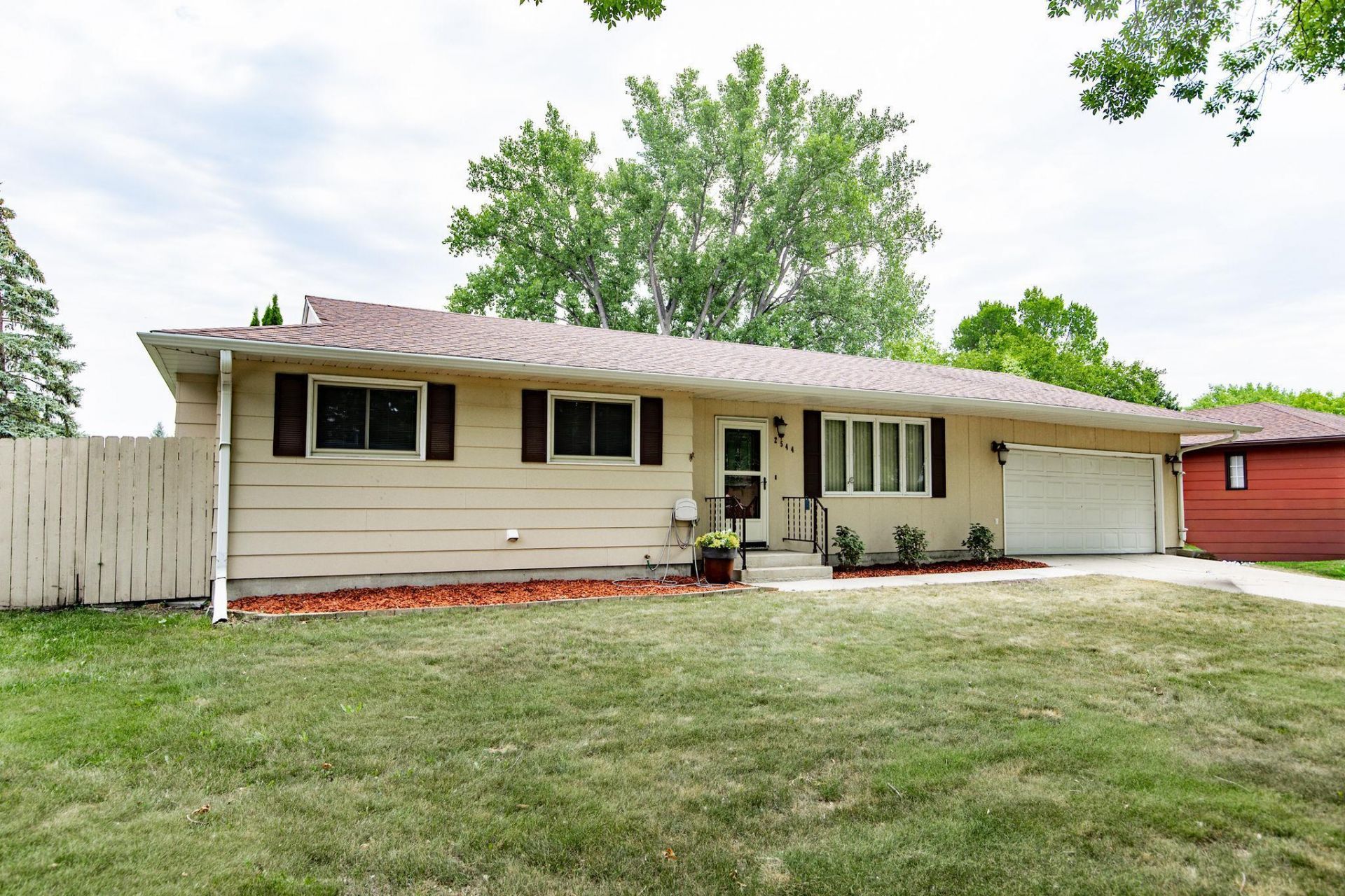 2544 Arrowhead Road S primary photo
