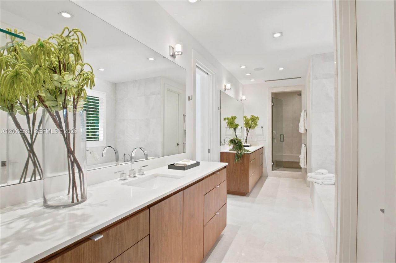 2820 Brickell Ave, Miami, FL 33129 Photo