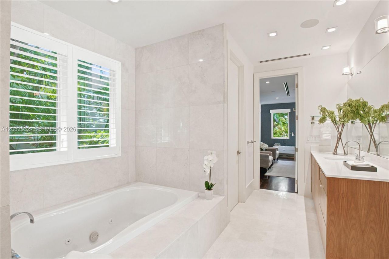 2820 Brickell Ave, Miami, FL 33129 Photo