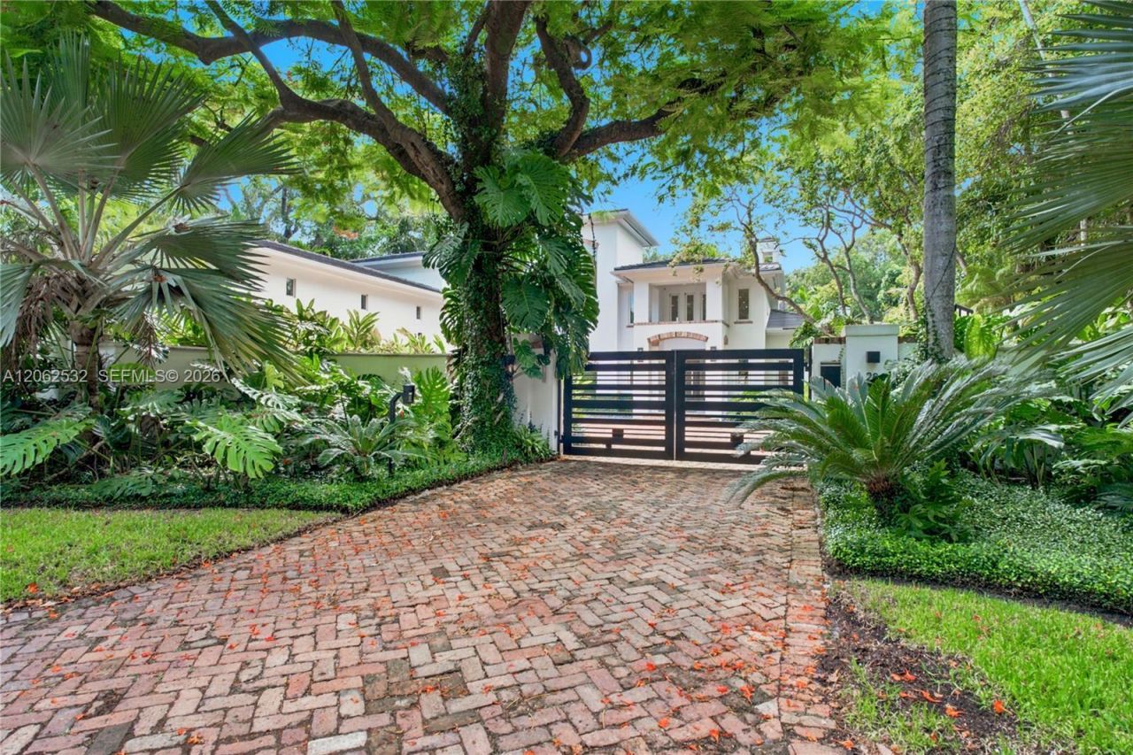 2820 Brickell Ave, Miami, FL 33129 Photo