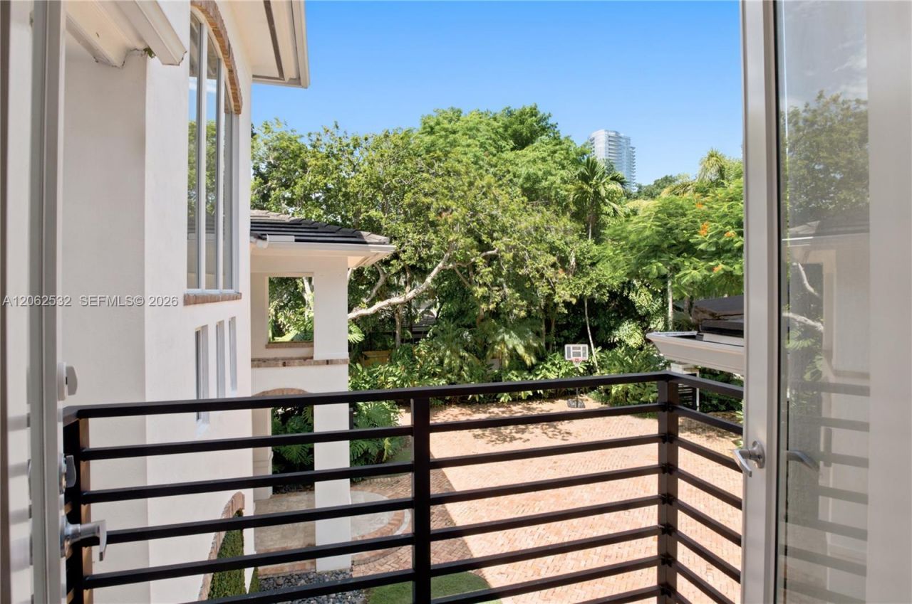 2820 Brickell Ave, Miami, FL 33129 Photo