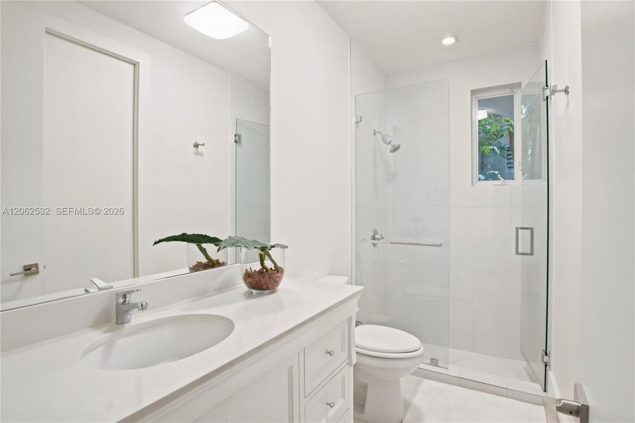 2820 Brickell Ave, Miami, FL 33129 Photo
