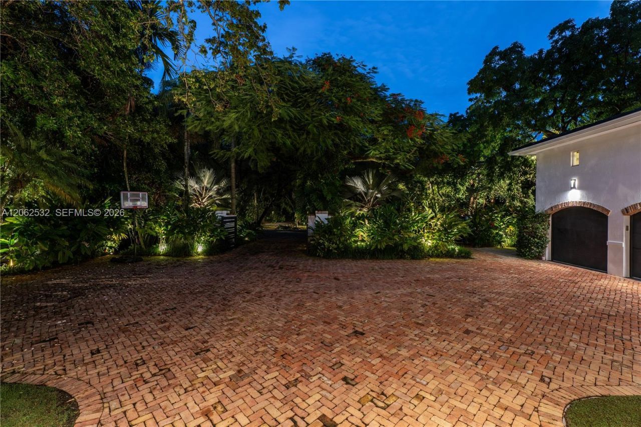 2820 Brickell Ave, Miami, FL 33129 Photo