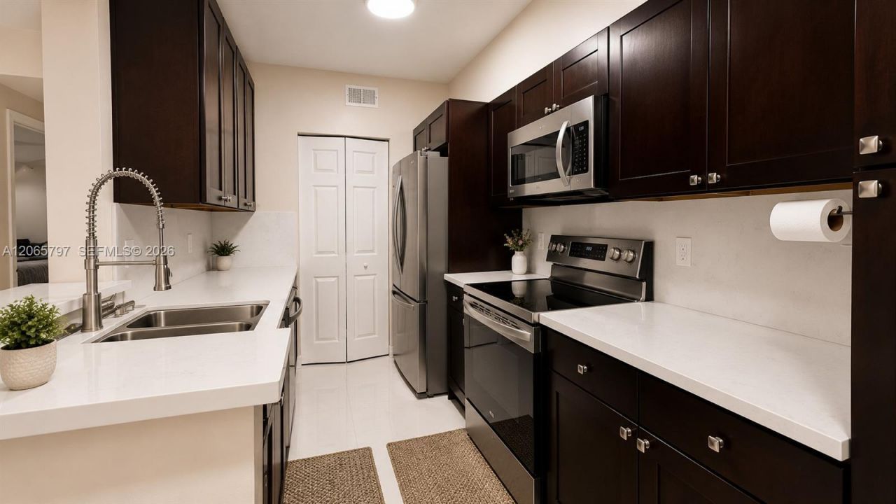 10294 S Fox Trail Rd S , Unit 704, Royal Palm Beach, FL 33411 Photo