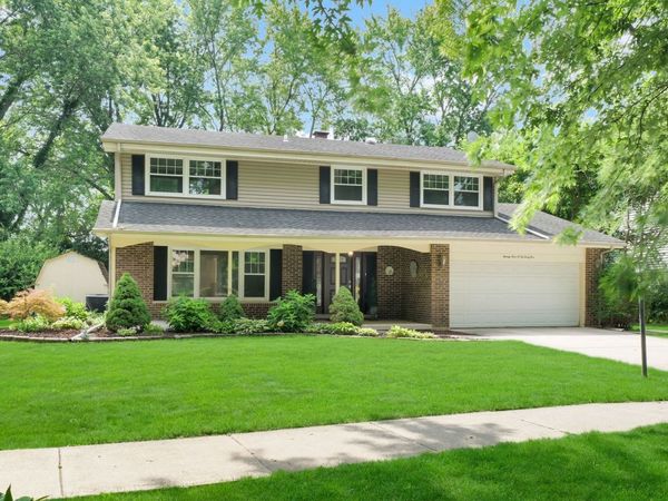 24W645 Woodcrest Drive, Naperville, IL 60540