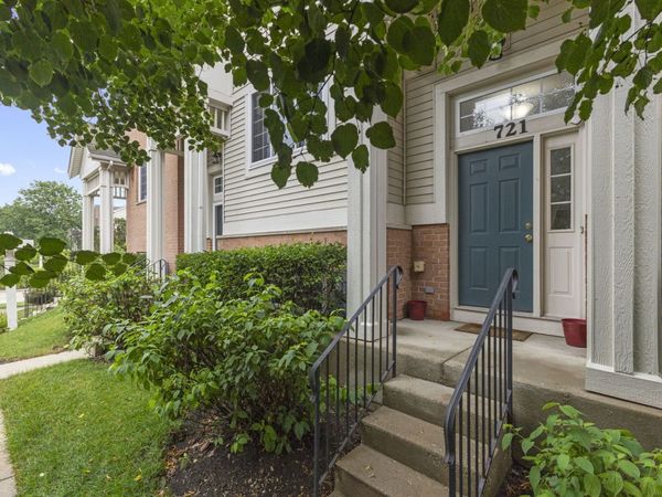 721 Hanbury Drive , Des Plaines, IL 60016