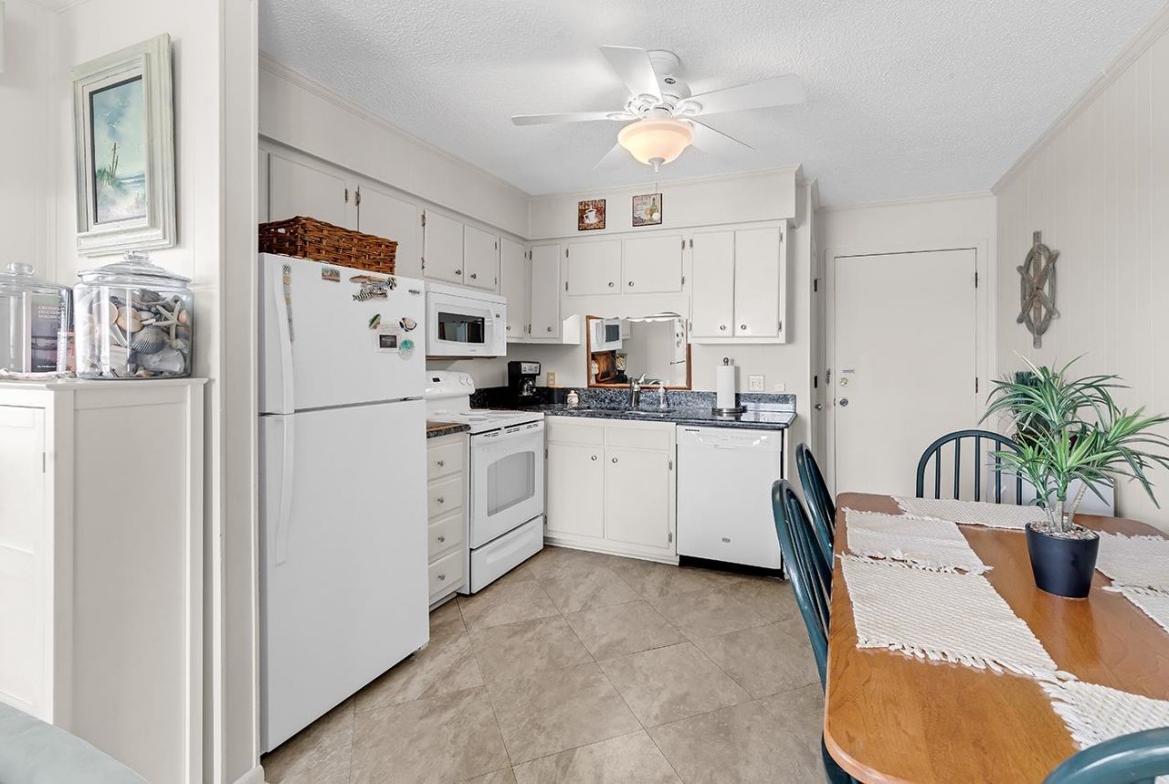 1582 S Waccamaw Dr. Photo 4