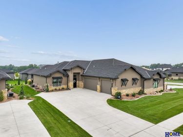 9617 Casa Colina Drive, Lincoln, NE 68520
