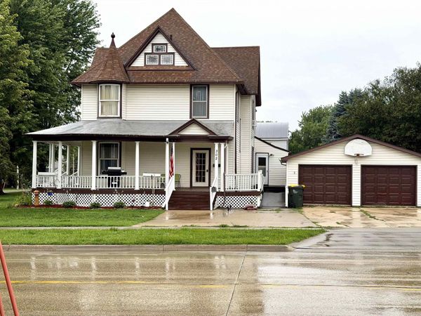 302 Allamakee Street, Waukon, IA 52172