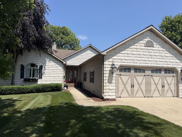 4240 Dawn Drive, Hillsdale, MI 49242