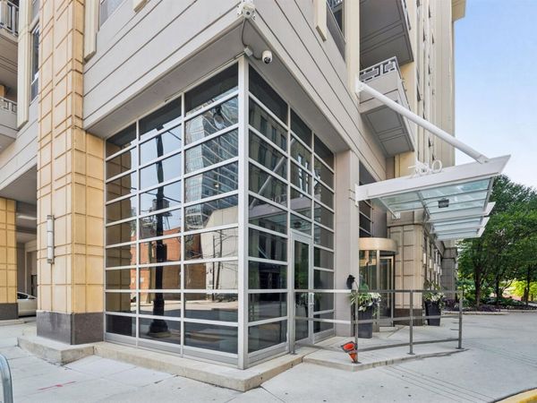 700 N Larrabee Street , Unit 1002, Chicago, IL 60654