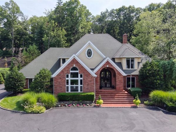589 Caledonia Road, Dix Hills, NY 11746