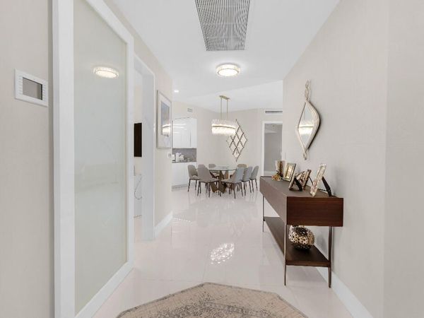 15811 COLLINS Avenue, Unit 2207, Sunny Isles Beach, FL 33160