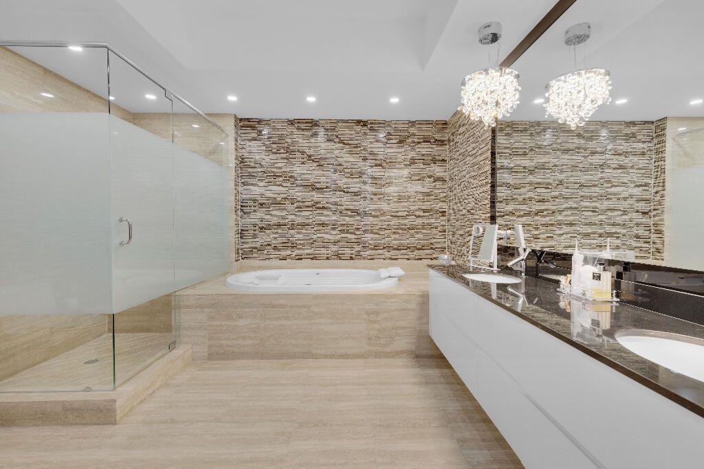 15811 Collins Avenue, Unit 2207, Sunny Isles Beach, FL 33160 Photo
