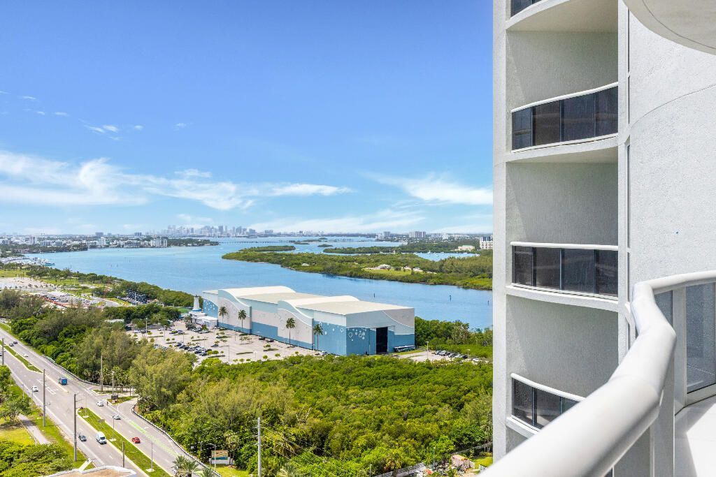 15811 Collins Avenue, Unit 2207, Sunny Isles Beach, FL 33160 Photo