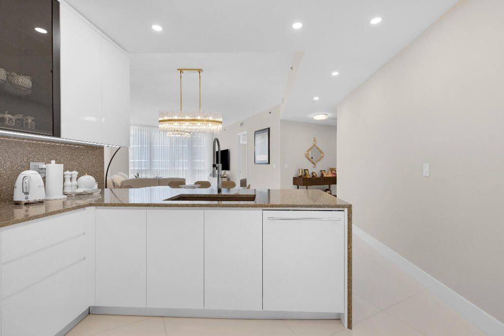 15811 Collins Avenue, Unit 2207, Sunny Isles Beach, FL 33160 Photo