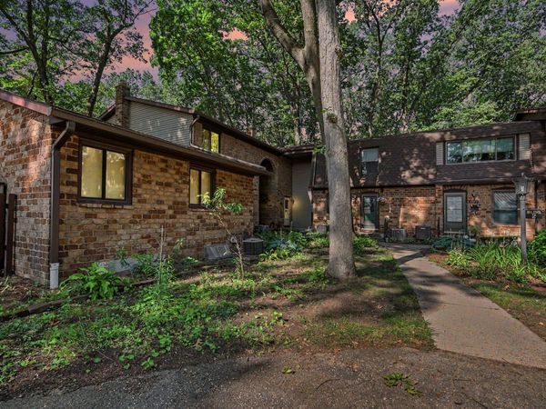 2579 Chatham Woods Drive SE, Grand Rapids, MI 49546