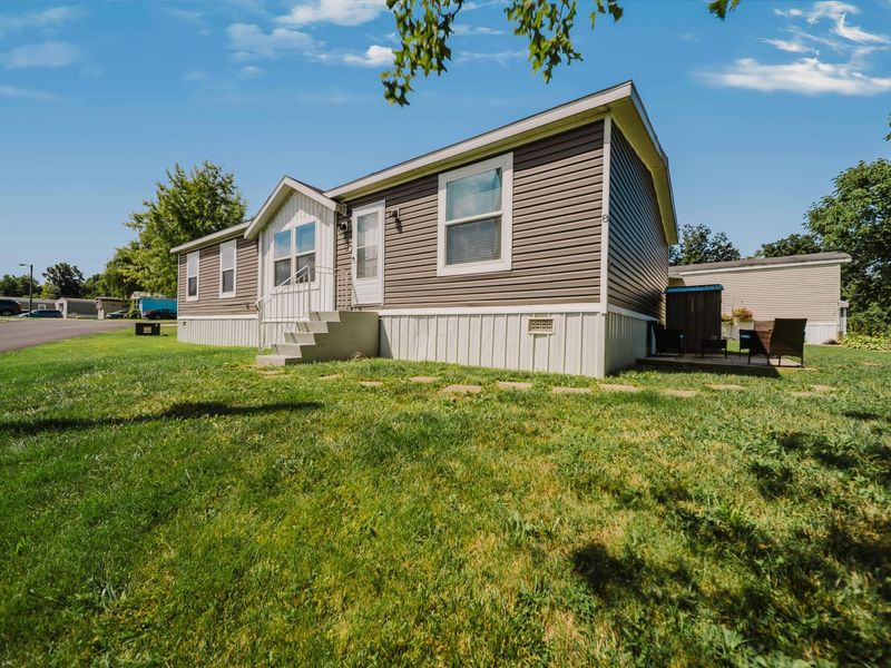 5965 Harrisburg Georgesville Road, Unit 8, Grove City, OH 43123 Photo 2