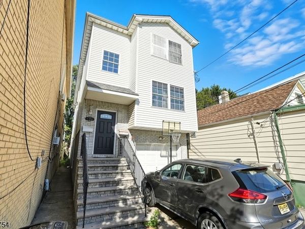 87 Cottage St, Bayonne, NJ 07002