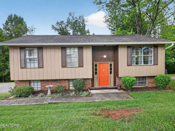 2220 Highland Rd, Maryville, TN 37801