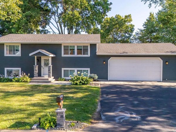 10225 99th Avenue N, Maple Grove, MN 55369
