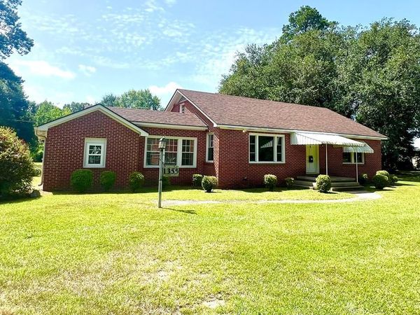 1355 Ellisville Blvd., Laurel, MS 39440