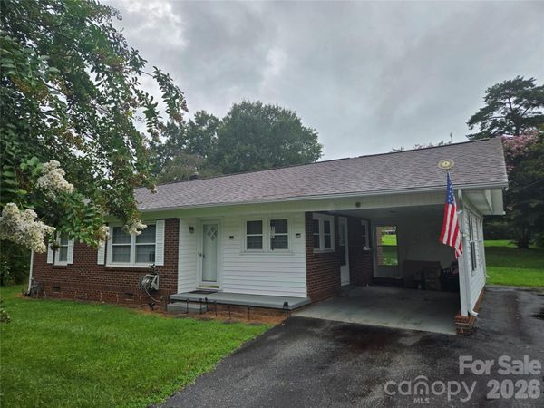 1326 26th Street SW, Hickory, NC 28602