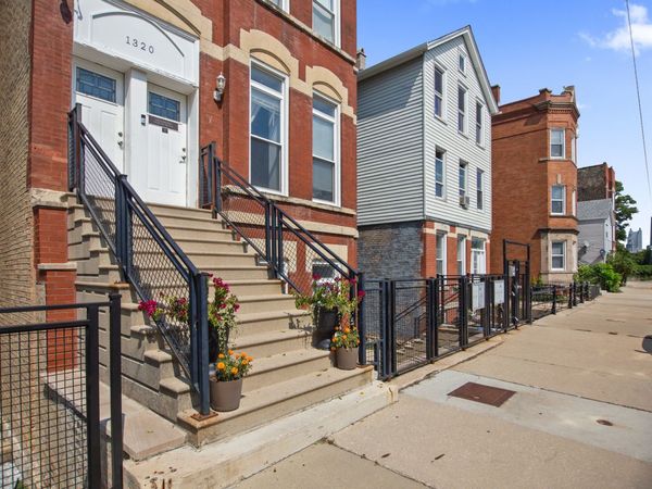 1320 W Chestnut Street , Unit 1R, Chicago, IL 60642