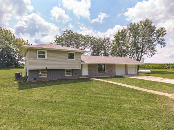 15795 E 2550 North Road , Hudson, IL 61748