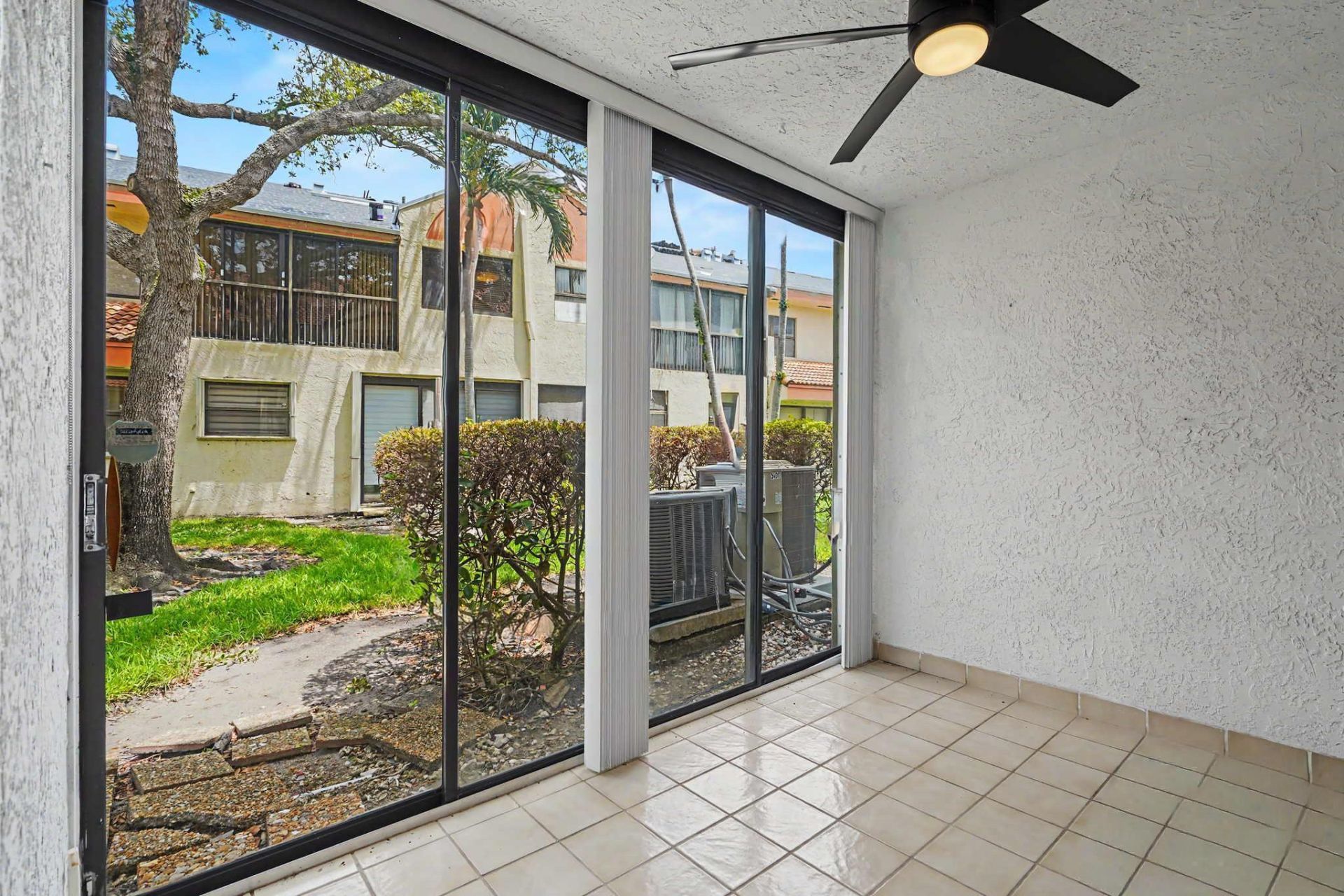 3405 Emerald Oaks Drive, Hollywood, FL 33021 Photo