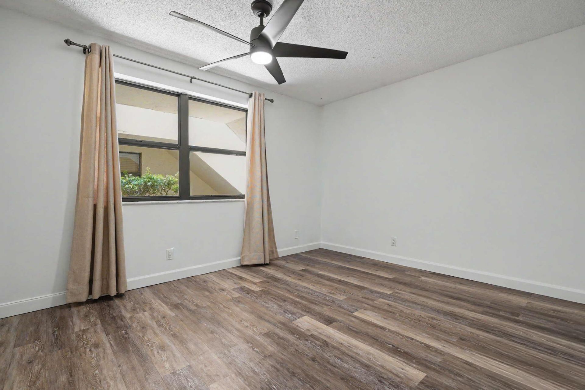 3405 Emerald Oaks Drive, Hollywood, FL 33021 Photo