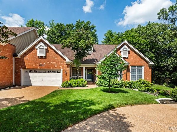 13052 Pembrooke Valley Court, Town and Country, MO 63141