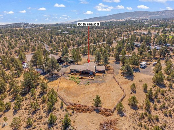 7043 SW Highland Drive, Powell Butte, OR 97753