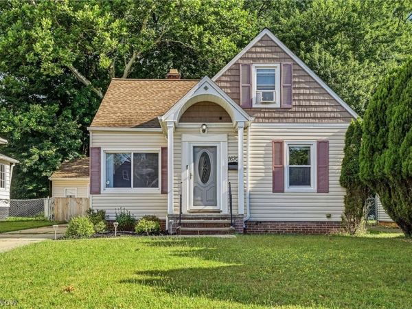 16705 Raymond Street , Maple Heights, OH 44137