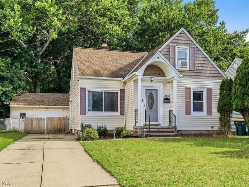 16705 Raymond Street, Maple Heights, OH 44137 Photo 2