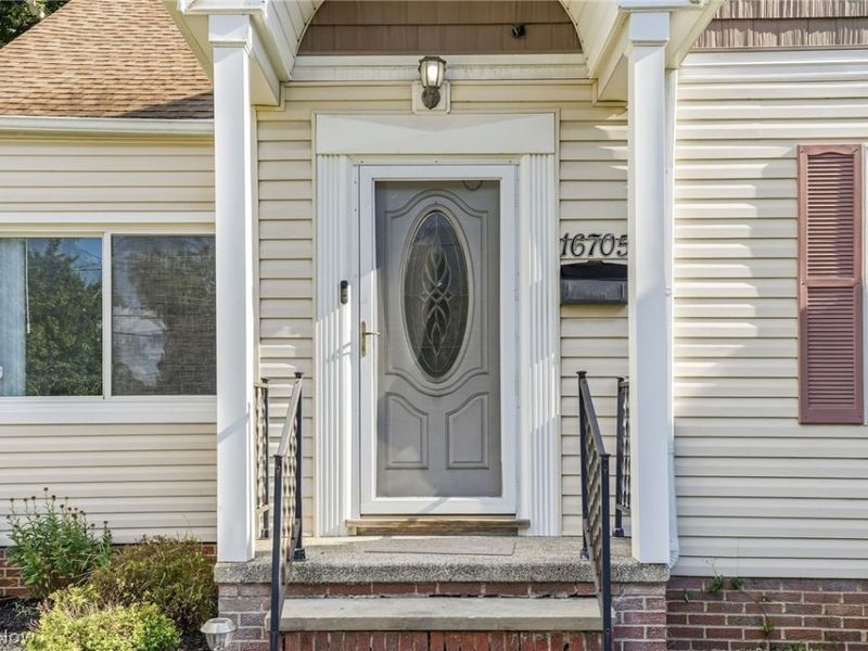 16705 Raymond Street, Maple Heights, OH 44137 Photo 3