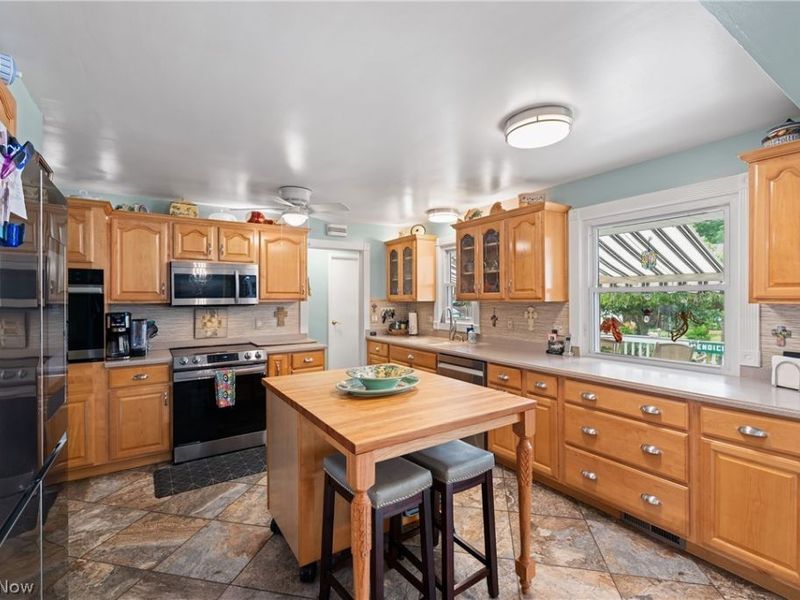 3740 Higley Road, Rocky River, OH 44116 Photo 2