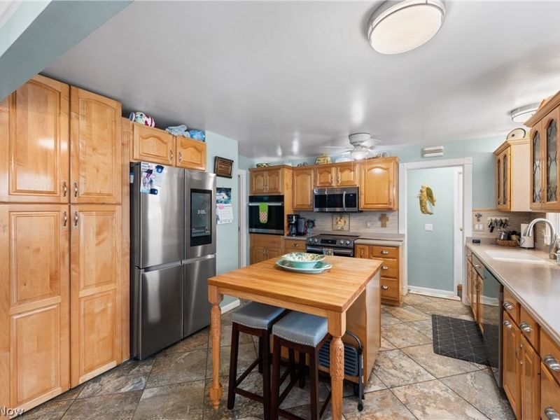 3740 Higley Road, Rocky River, OH 44116 Photo 3