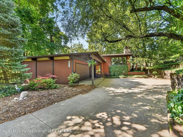 1515 Moores River Drive, Lansing, MI 48910