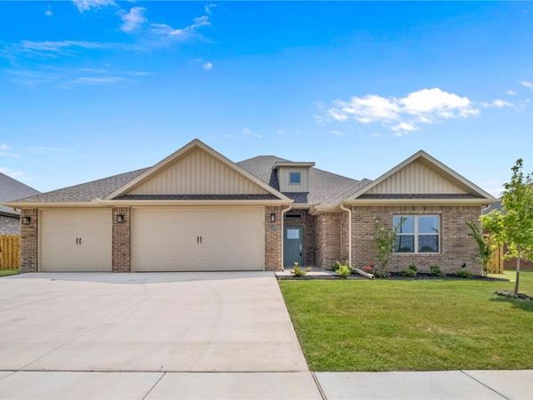 2212 Charles Street , Pea Ridge, AR 72751