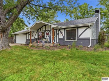 6220 Fleetwood Drive, Lincoln, NE 68516