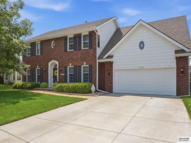 16135 Dewey Avenue, Omaha, NE 68118