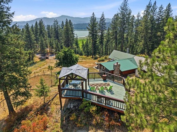 15504 N Osprey Ln, Newman Lake, WA 99025